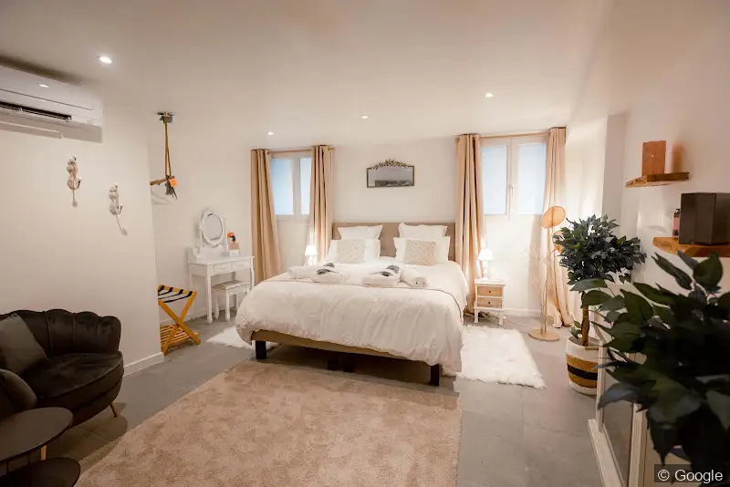 Photo 2 de Black Suite, suite luxueuse avec jacuzzi privatif, lieu libertin à Montpellier