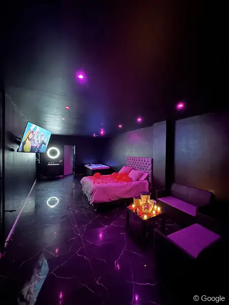 Photo de Love Room / Suite Romantique Avec Jacuzzi, lieu libertin à Montpellier