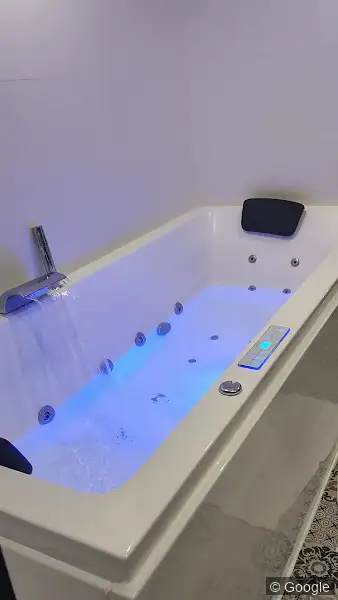 Photo 3 de Suite romantique Vénusa avec jacuzzi privatif, lieu libertin à Montpellier